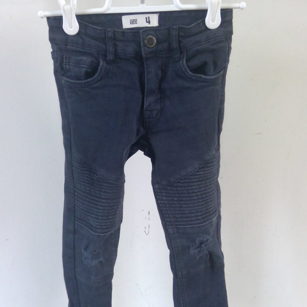 Black skinny jeans